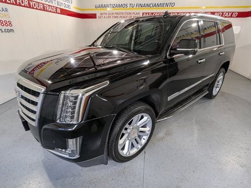 Used 2016 Cadillac Escalade Luxury image 3
