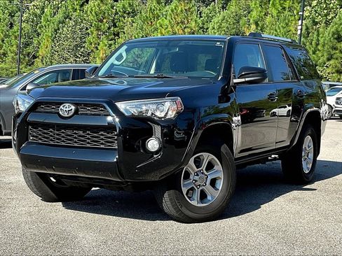 Used 2019 Toyota 4Runner SR5 AWD/4WD image 2