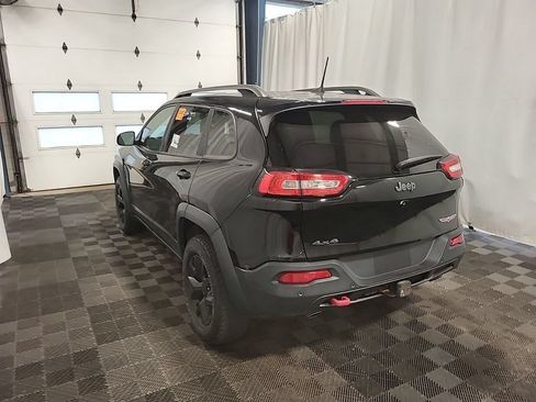 Used 2018 Jeep Cherokee Trailhawk AWD/4WD image 4