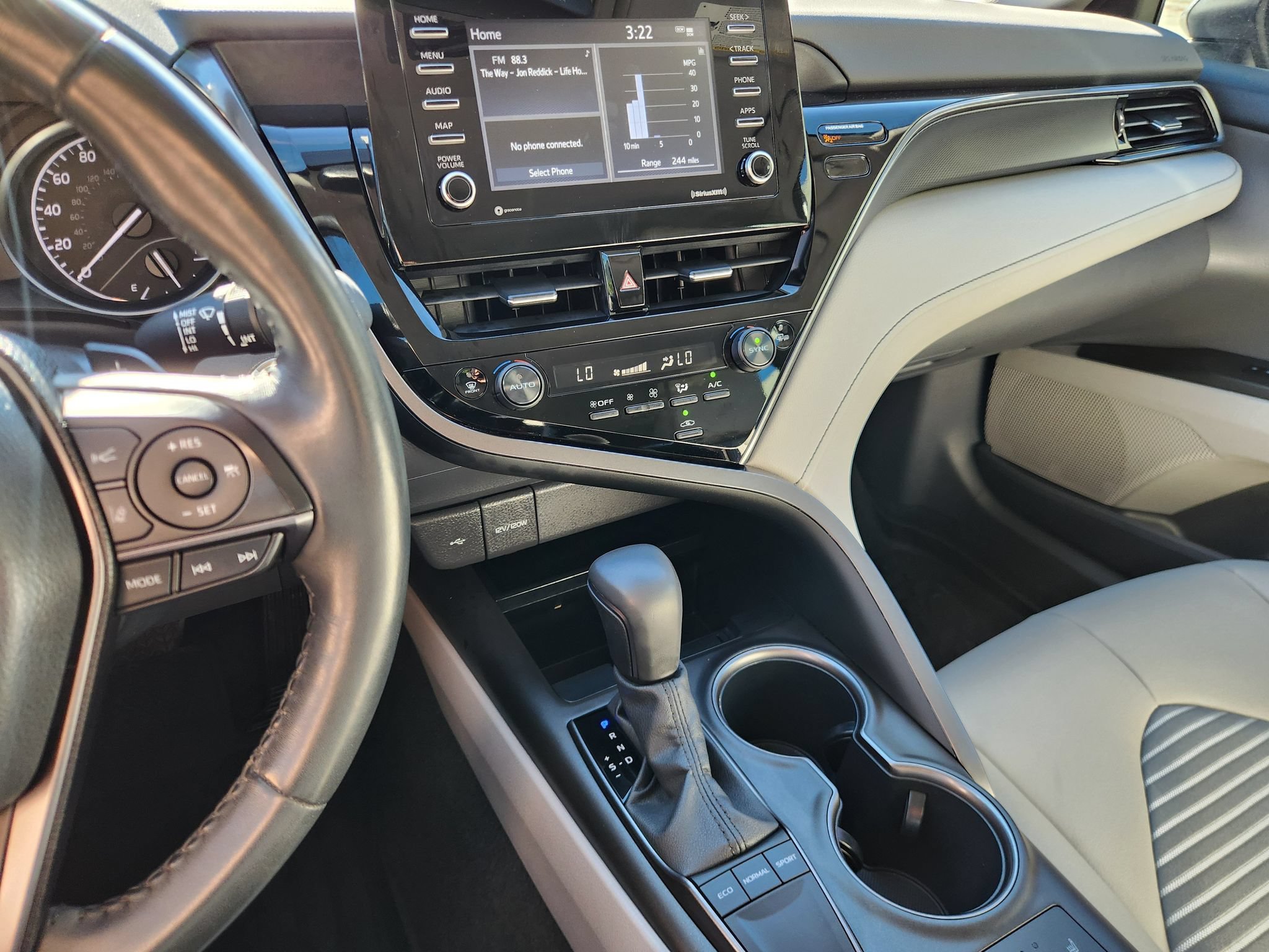 Used 2024 Toyota Camry SE w/ Cold Weather Package FWD image 28