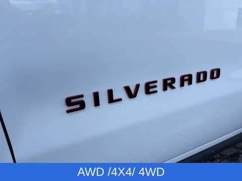 Used 2018 Chevrolet Silverado 1500 LT w/ Redline Edition image 11
