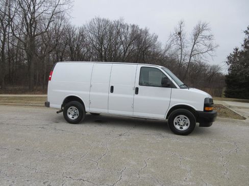 Used 2021 Chevrolet Express 2500 2500 Cargo w/ Driver Convenience Package image 11