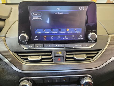 Used 2025 Nissan Altima 2.5 SV FWD image 25