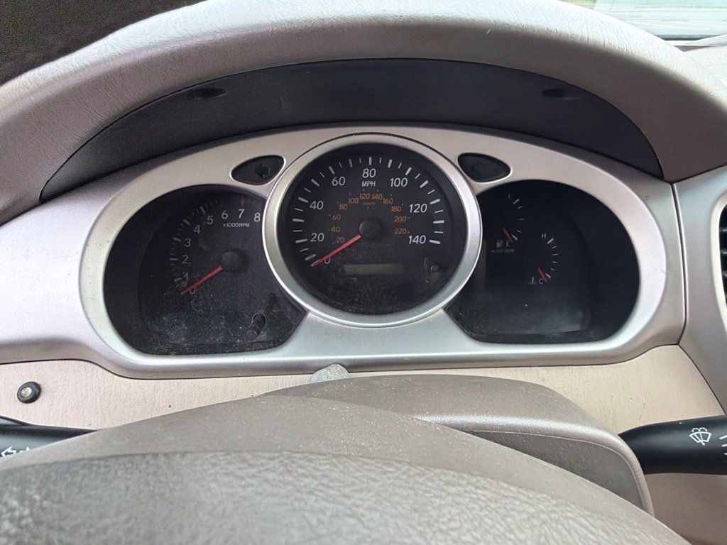 Used 2005 Toyota Highlander 2WD V6 w/ 3rd Row image 14