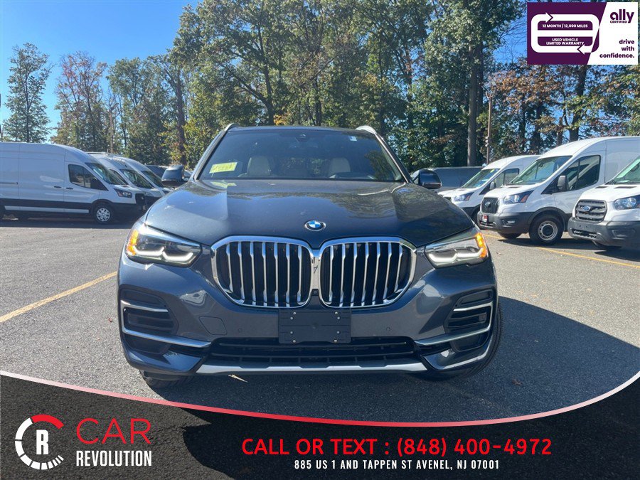 Used 2022 BMW X5 xDrive40i w/ Parking Assistance Package AWD/4WD image 2