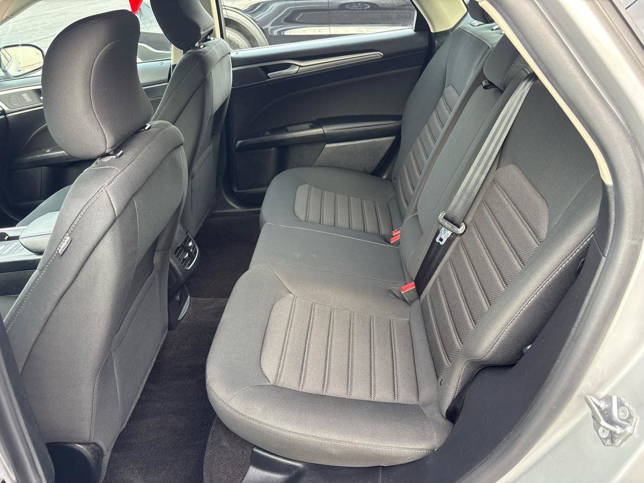 Used 2019 Ford Fusion SE FWD image 29
