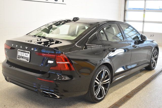 Used 2022 Volvo S60 T8 R-Design Expression w/ Premium Package AWD/4WD image 4