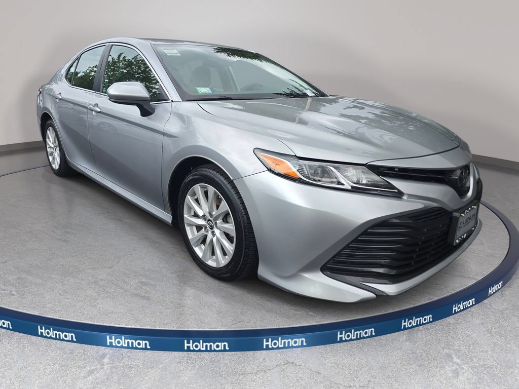 Used 2019 Toyota Camry LE FWD image 4