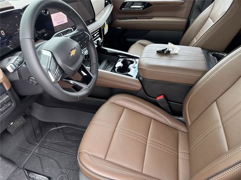 New 2026 Chevrolet Suburban High Country RWD image 14