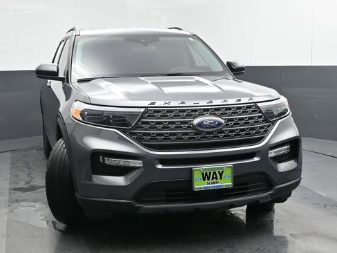 Used 2022 Ford Explorer XLT w/ Equipment Group 202A image 8