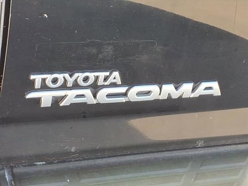 Used 2011 Toyota Tacoma PreRunner image 14
