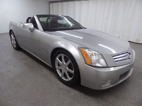Used 2004 Cadillac XLR RWD image 1
