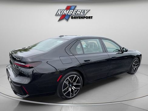 Used 2025 BMW 740i xDrive w/ Premium Package AWD/4WD image 5