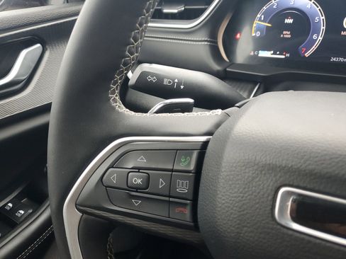 Used 2024 Jeep Grand Cherokee L Altitude image 13