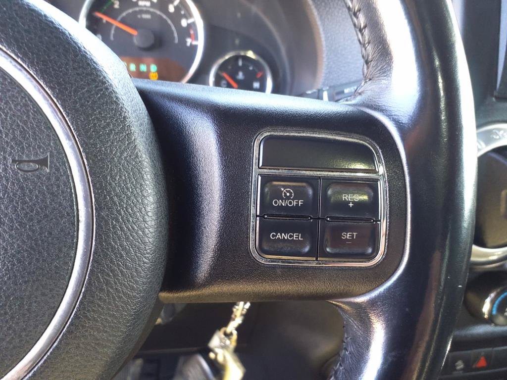 Used 2012 Jeep Wrangler Unlimited Rubicon w/ Max Tow Pkg AWD/4WD image 28