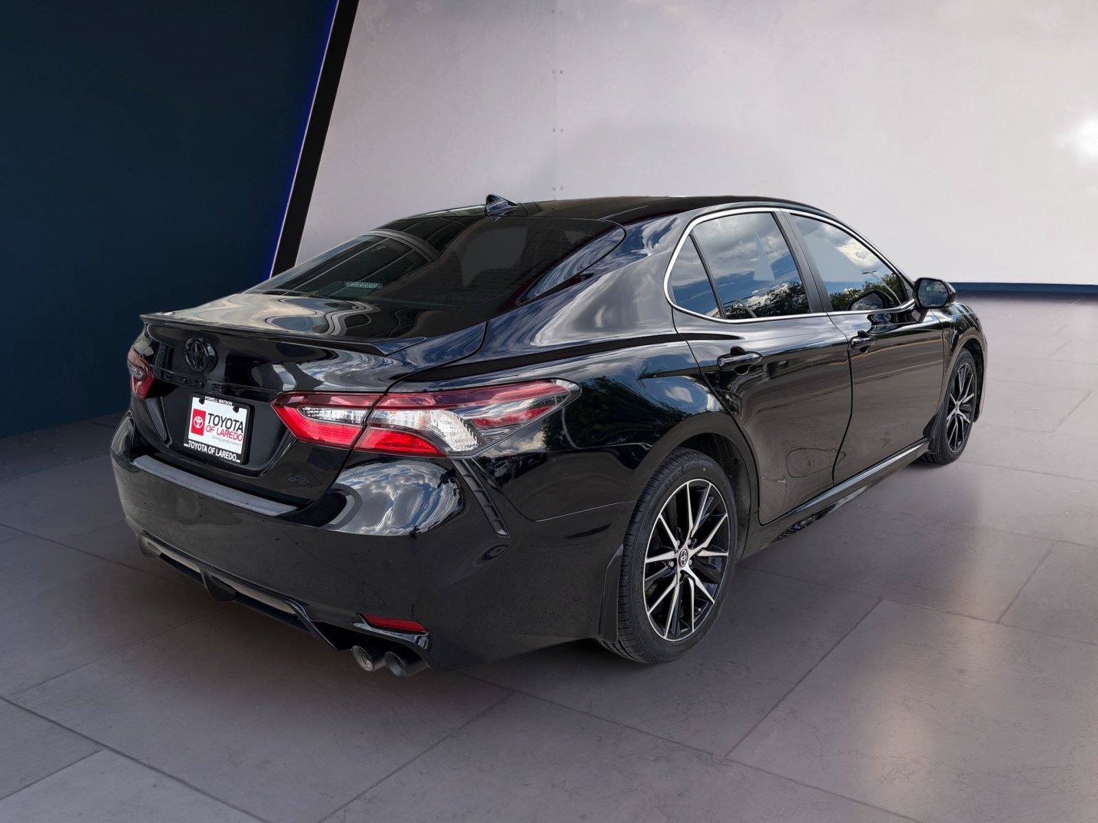 Used 2022 Toyota Camry SE FWD image 5