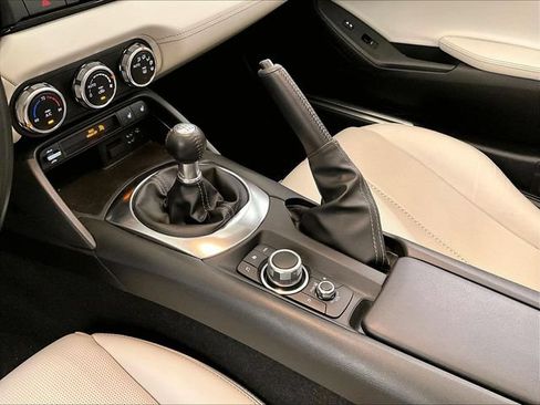 Used 2021 MAZDA MX-5 Miata RF Grand Touring RWD image 16
