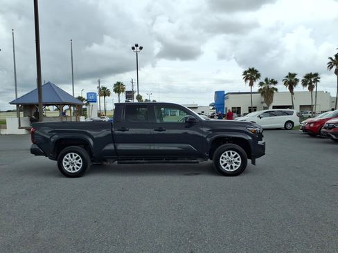 Used 2025 Toyota Tacoma SR5 AWD/4WD image 9
