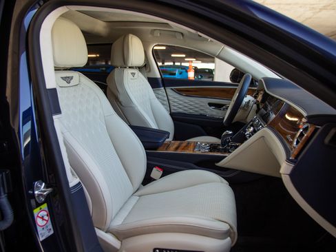 Used 2024 Bentley Flying Spur Azure AWD/4WD image 27