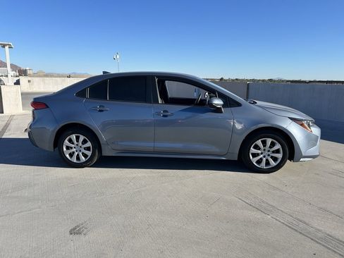 Used 2021 Toyota Corolla LE image 3