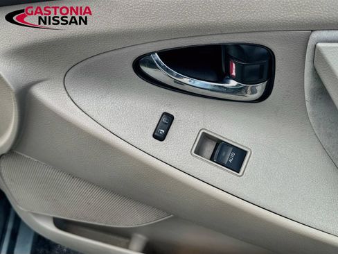 Used 2010 Toyota Camry LE FWD image 30