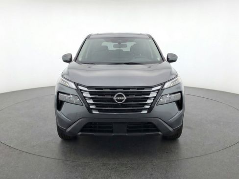 Used 2025 Nissan Rogue SV image 2