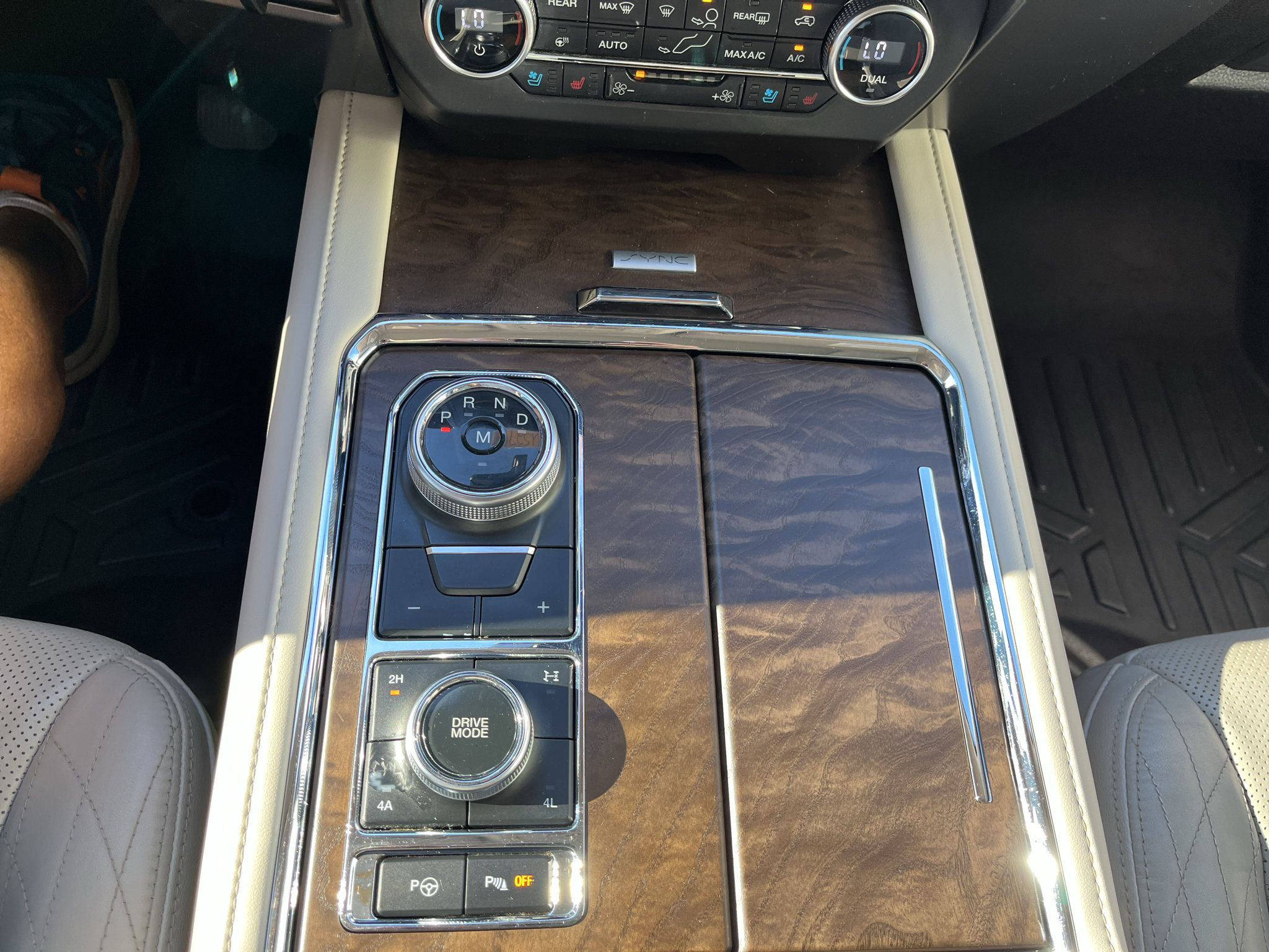 Used 2018 Ford Expedition Max Platinum AWD/4WD image 26