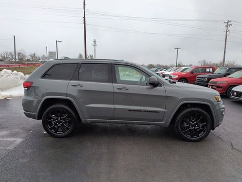 Used 2022 Jeep Grand Cherokee Laredo X image 30