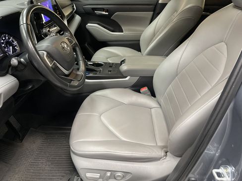 Used 2023 Toyota Highlander XLE FWD image 16