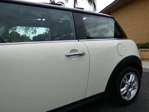 Used 2013 MINI Cooper Hardtop image 12