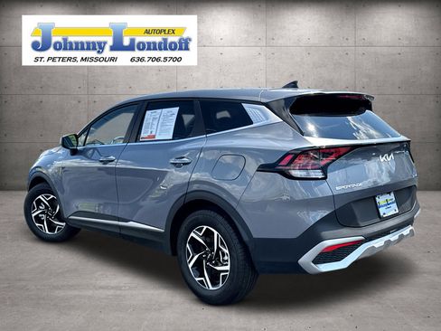 Used 2025 Kia Sportage LX FWD image 3