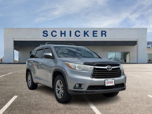 Used 2015 Toyota Highlander XLE AWD/4WD image 1