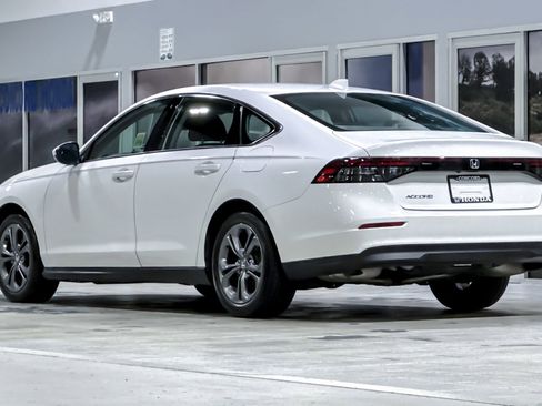 Used 2023 Honda Accord EX image 3