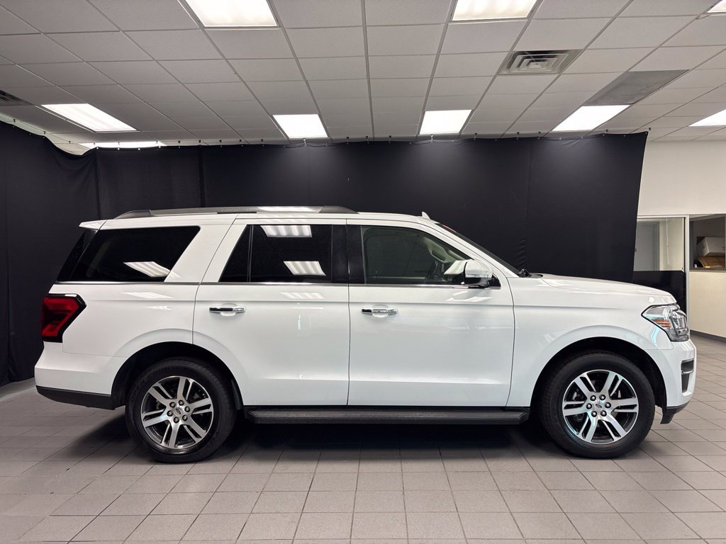 Used 2024 Ford Expedition Limited RWD image 2