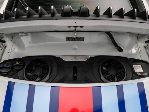 Used 2020 Porsche 911 Carrera RWD image 3