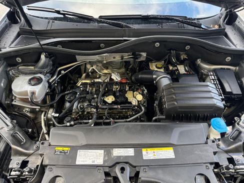 Used 2025 Volkswagen Atlas Cross Sport SE image 29