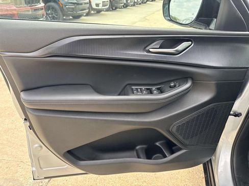 New 2025 Jeep Grand Cherokee L Altitude image 12