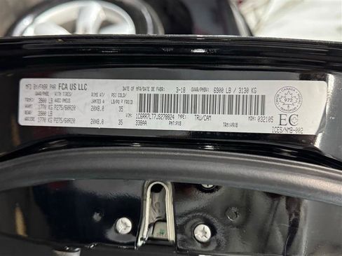 Used 2018 RAM 1500 Classic SLT image 24