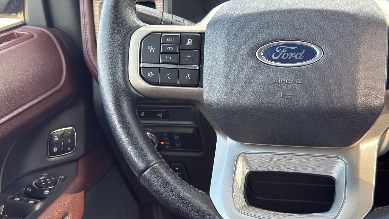 Used 2022 Ford Expedition Limited RWD image 16