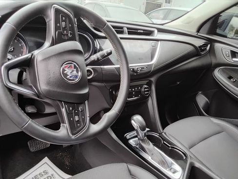 Used 2022 Buick Encore GX Select w/ Sport Touring Package FWD image 8