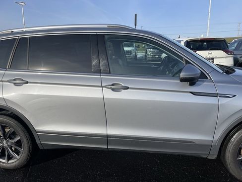 Used 2024 Volkswagen Tiguan SE image 28