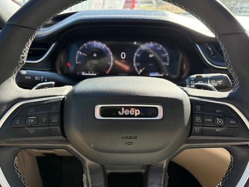 Used 2024 Jeep Grand Cherokee L Limited w/ Luxury Tech Group II image 16