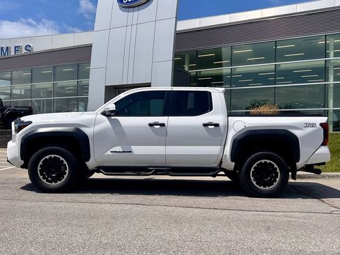 Used 2024 Toyota Tacoma TRD Off-Road AWD/4WD image 3