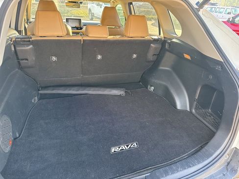 Used 2019 Toyota RAV4 Limited image 15