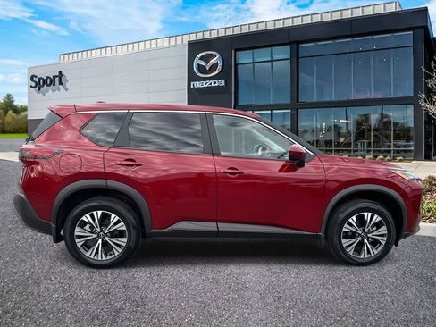 Used 2023 Nissan Rogue SV image 2