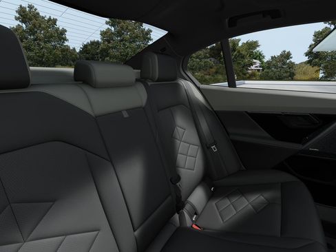 New 2027 BMW 550e xDrive 550e xDrive Sedan image 10