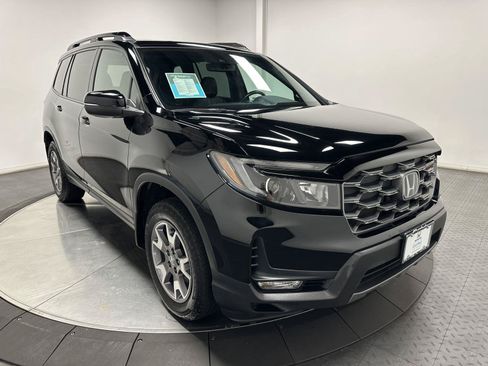 Certified 2023 Honda Passport TrailSport image 2