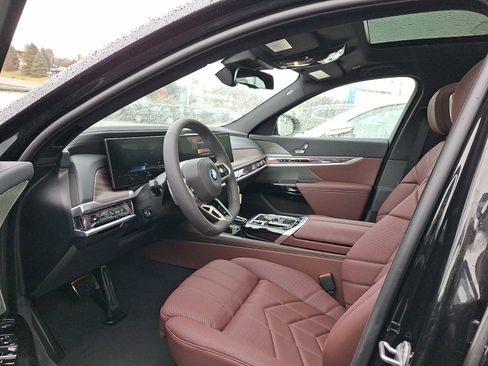 New 2026 BMW i7 xDrive60 w/ Executive Package AWD/4WD image 5
