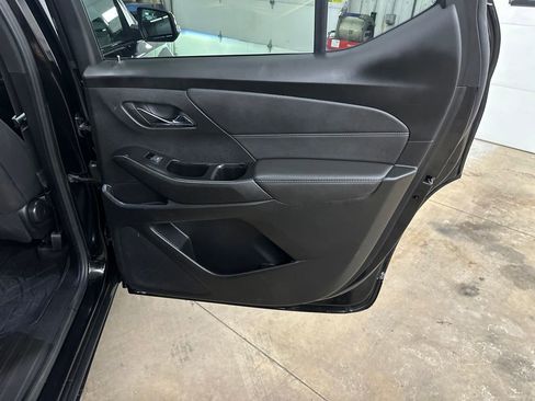 Used 2023 Chevrolet Traverse LT w/ Midnight/Sport Edition image 39