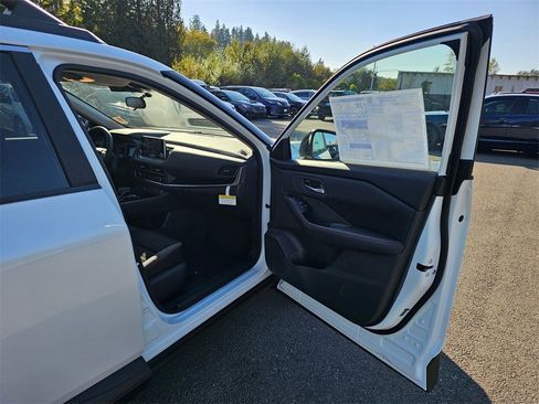 New 2026 Nissan Rogue SV image 24